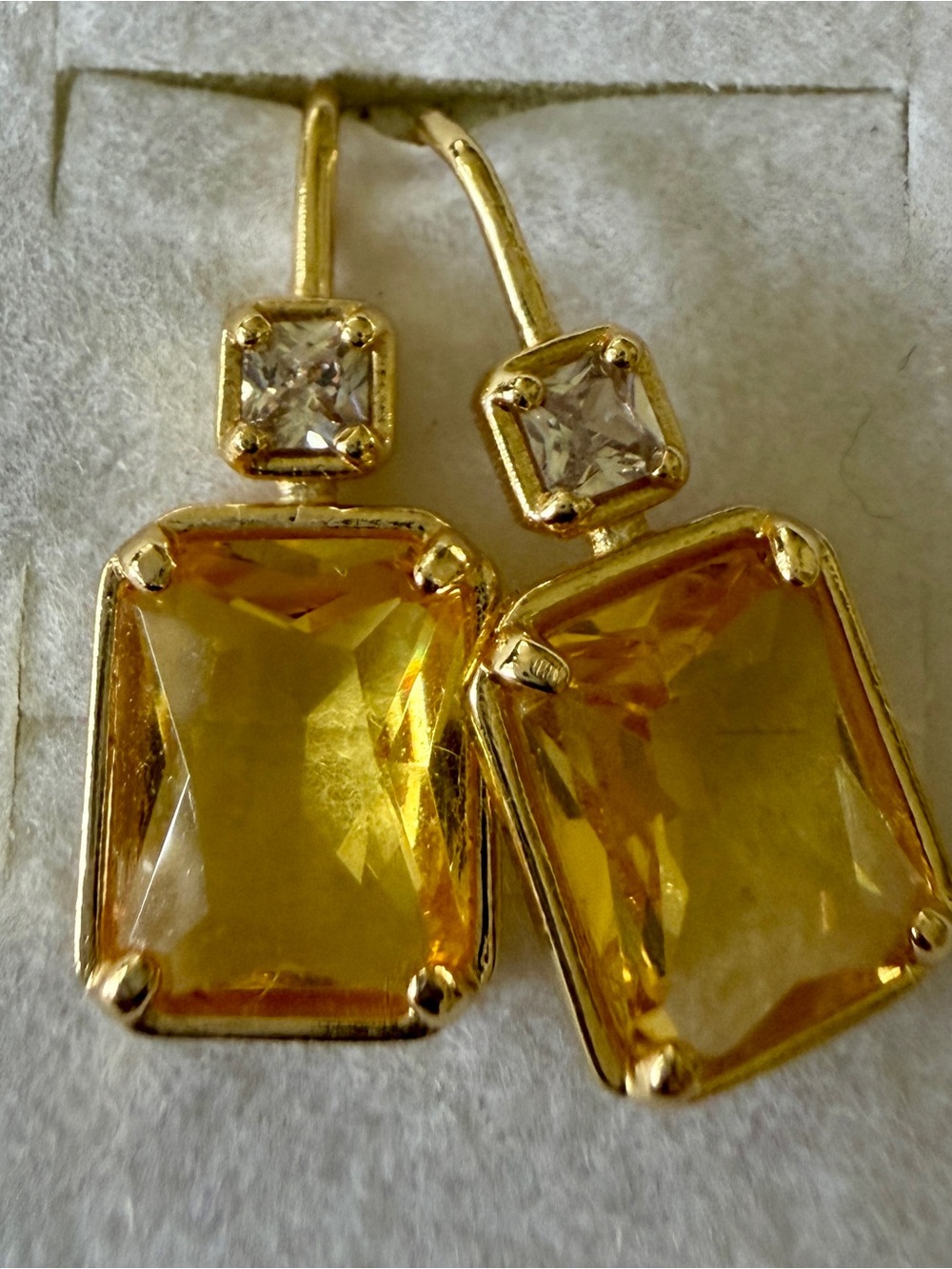 Source Unknown Gold-Tone Bright Yellow Crystal Drop Earrings